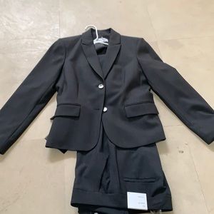 Dark gray size 6 professional Calvin Klein suit